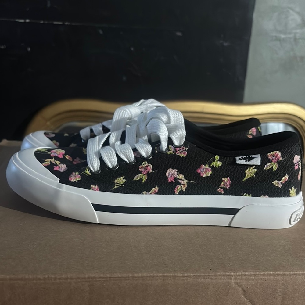 New Rocket Dog Black and Pink Floral🌸 Sneakers